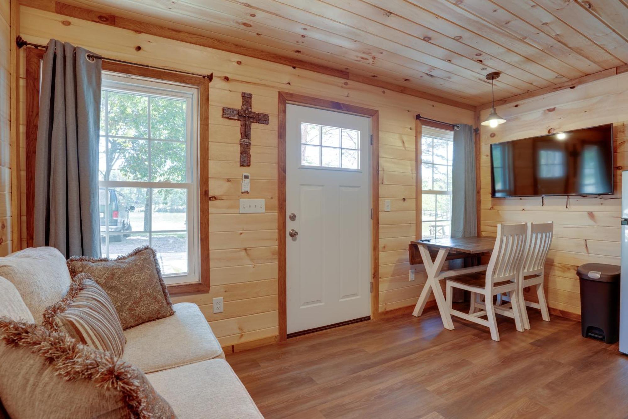 Lakeside Trenton Cabin On 7-Acre Property! Exterior photo